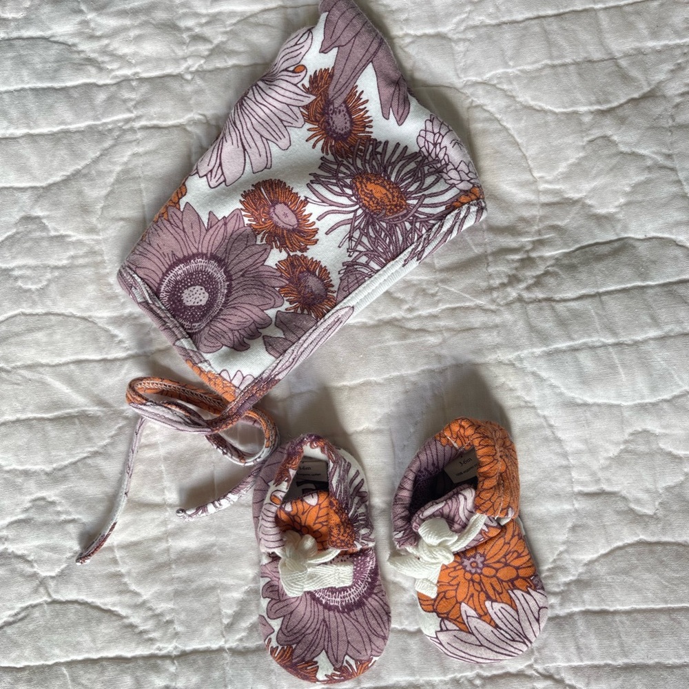 Kate Quinn organic cotton set hat & booties sunflowers marigold floral
